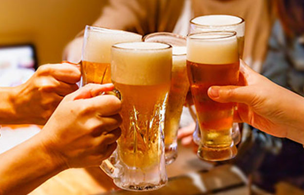 日本東北大學揭示飲酒量與老年聽力損失關係：男性「大量飲酒」風險高，女性「少量飲酒」反而好