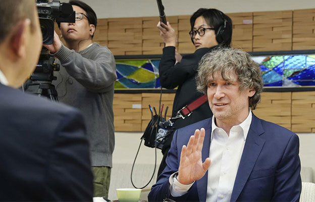 長崎市市長與「末日時鐘」負責學者會面