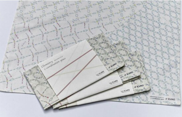 京都大學將推出印有諾貝爾獎材料「MOF」圖案的手帕等文創