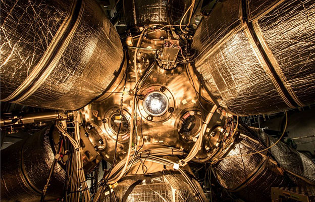 大阪大學雷射研的「雷射Ⅻ號」：以12束雷射壓縮核燃料，準備核融合