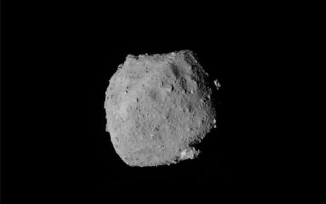 東京大學等發現，在小行星「龍宮」上有大分子有機物質