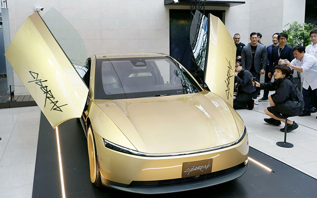 特斯拉無人駕駛計程車首次亮相日本 取消方向盤