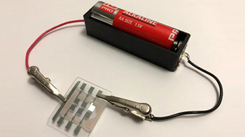 東京科學大學開發成功單節乾電池即可點亮的白色有機EL，實現全球最低功耗