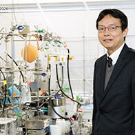 使用太陽能電池板中的矽合成有用物質，可同時解決CO₂減排和電池板廢棄問題