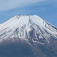 北海道大學等發現富士山在降雨時會山體膨脹，原因是雨水穿透地層縫隙