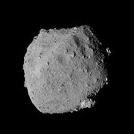 東京大學等發現，在小行星「龍宮」上有大分子有機物質