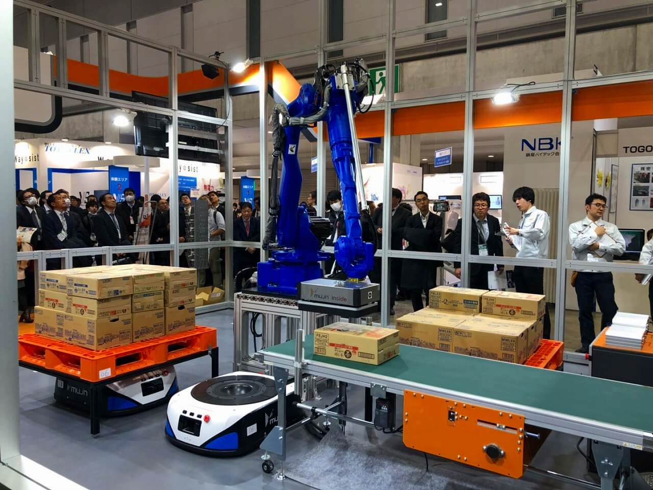 新型機器人解決方案引領東京RoboDEX展 MUJIN與曠視的「手腳」協作AGV+分揀系統