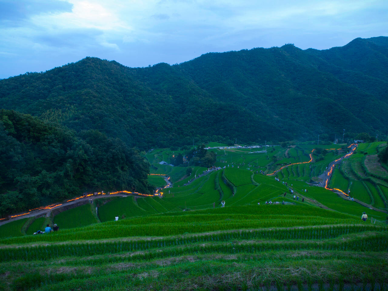 秋色如錦的小豆島寒霞溪：怪石、紅葉、瀨戶內海織就的溪谷美景