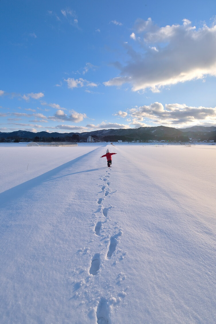 孩子與雪