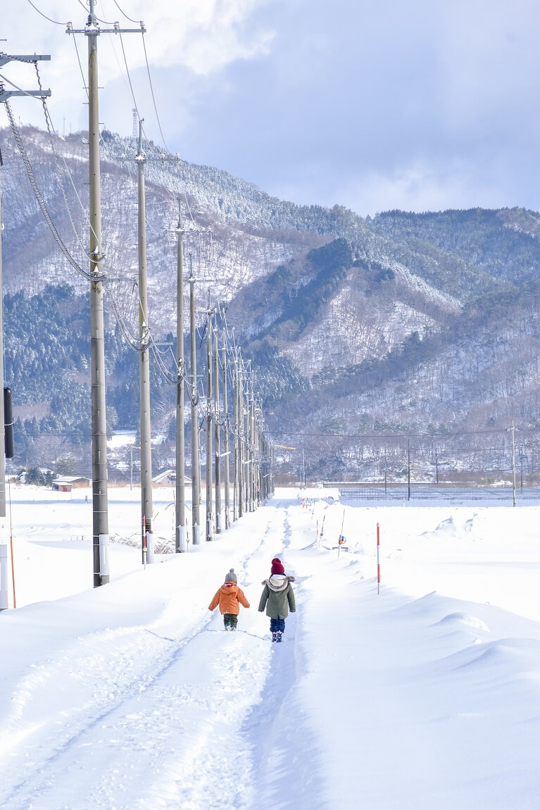 孩子與雪