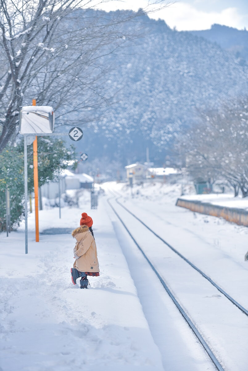 孩子與雪