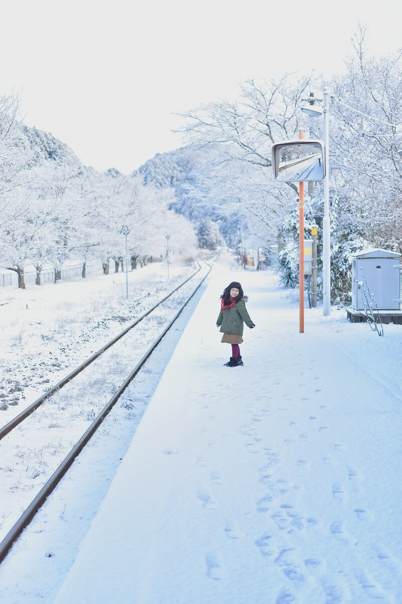 孩子與雪